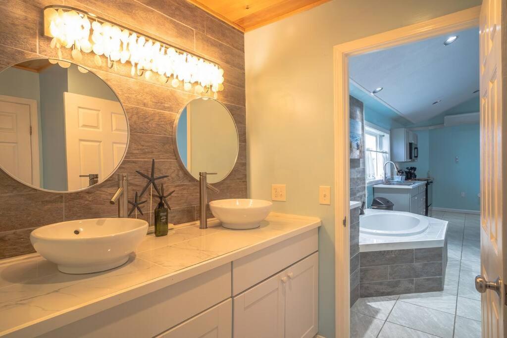 Elegant Jacuzzi Suite Hancock Eksteriør bilde