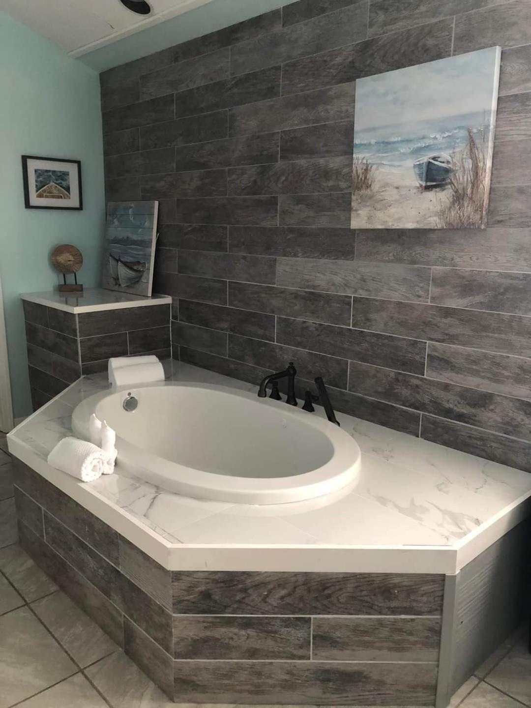 Elegant Jacuzzi Suite Hancock Eksteriør bilde